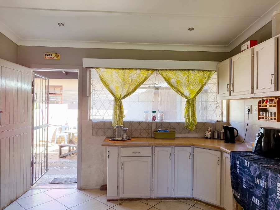 5 Bedroom Property for Sale in Songloed North West